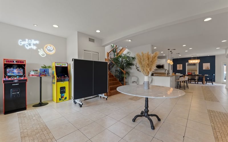 Large flexible space for additional dining (folding chairs in the closet), games or other fun
