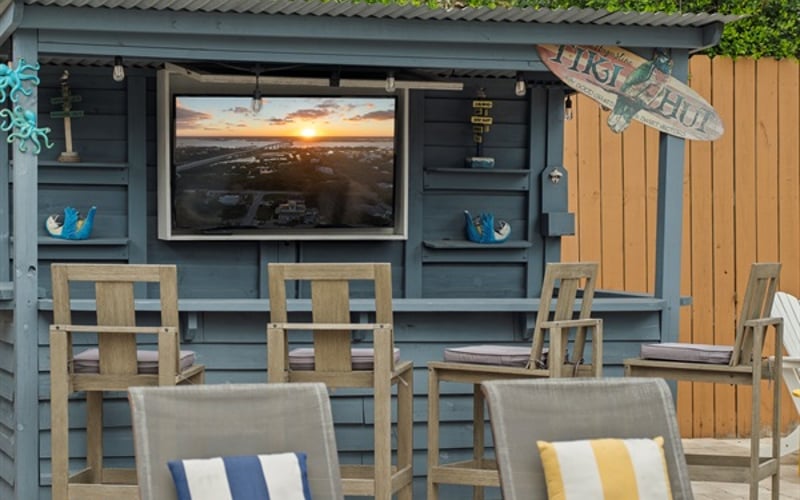 Enjoy evenings at the tiki bar with a tropical vibe