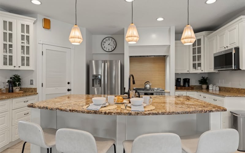 Spacious gourmet kitchen, fully equipped with a 6-burner range for culinary enthusiasts and 4 bar seats at the kitchen island for additional dining options